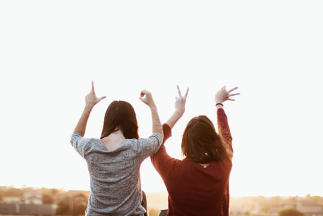 女性　後姿